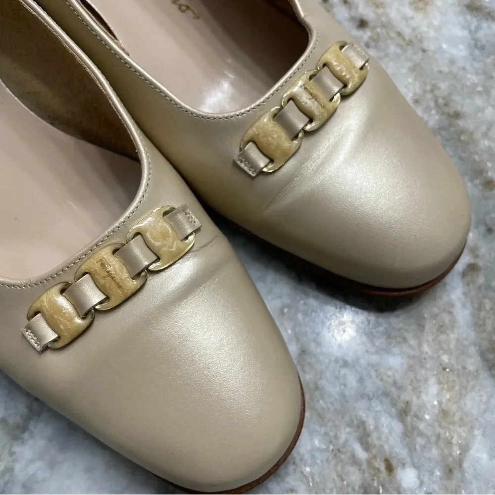 Salvatore Ferragamo Boutique Creamy Gold Pumps Size 8.5 B